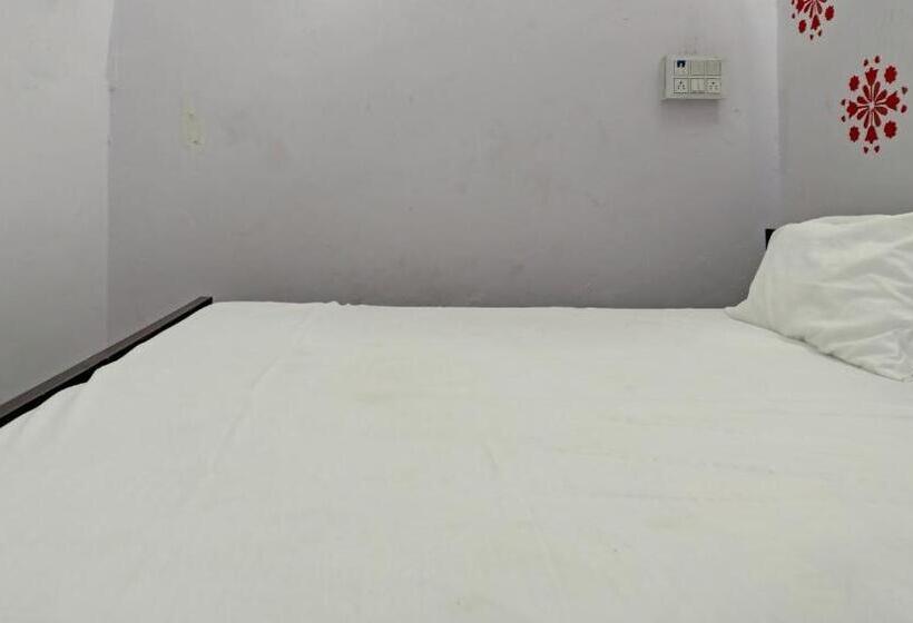 חדר קלאסי לשלושה, Star Night Place