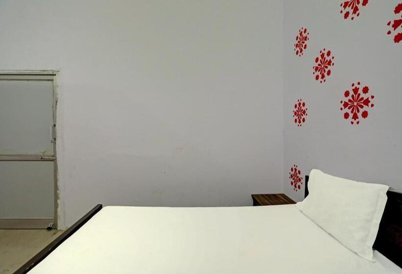 חדר קלאסי לשלושה, Star Night Place