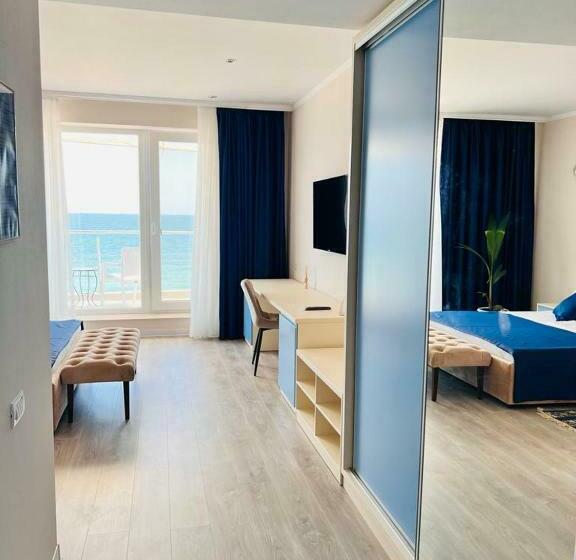 带海景的复工套房, Kir House On The Beach