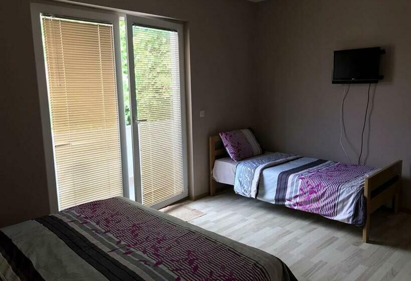 اتاق استاندارد سه نفره, Struga Rooms/dhoma/sobi