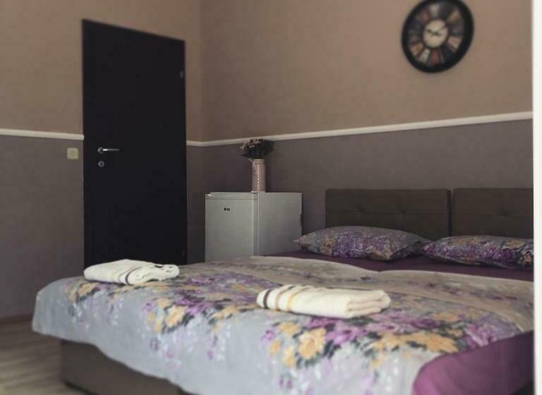 اتاق استاندارد سه نفره, Struga Rooms/dhoma/sobi