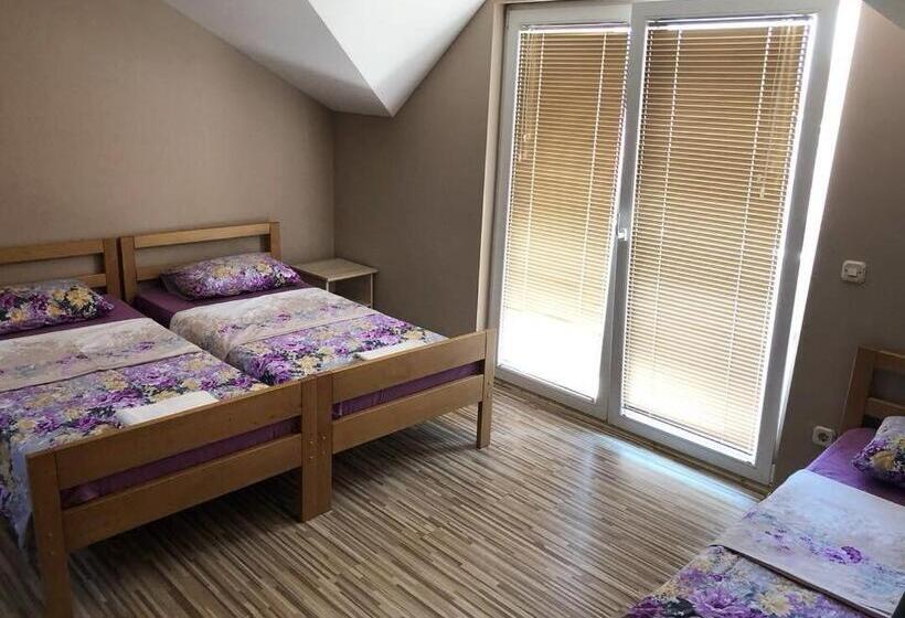 اتاق استاندارد سه نفره, Struga Rooms/dhoma/sobi