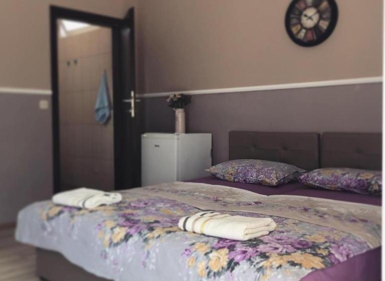 اتاق استاندارد سه نفره, Struga Rooms/dhoma/sobi