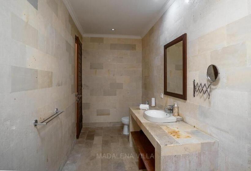 غرفة عائلية, Villa Madalena