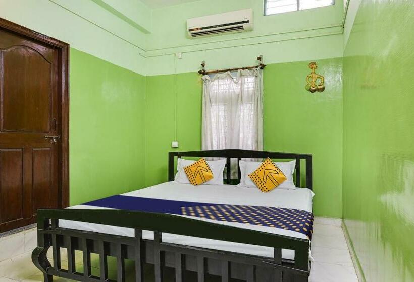 Трехместный Номер Классика, Spot On Shree Renuka Residency Lodge