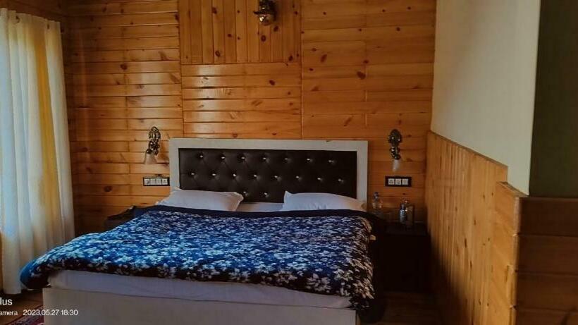 스탠다드 발코니 스튜디오, Saanjh Cafe & Resorts Pangoot