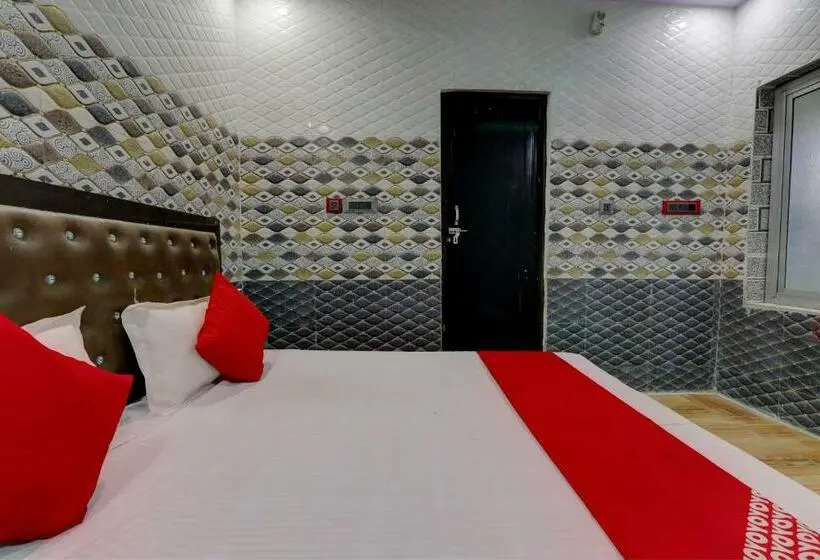 トリプルクラシックルーム, Oyo Flagship Hotel Diamond Palace