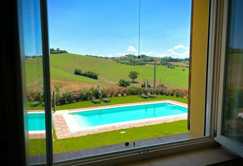 חדר סטנדרט נוף לבריכה, Casale Solindio