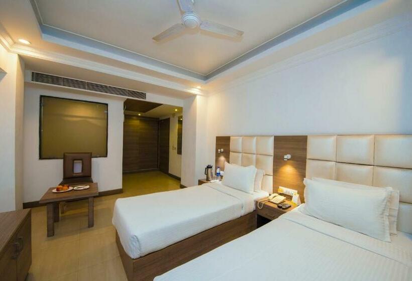 스탠다드 룸 킹사이즈 침대, B S Plaza