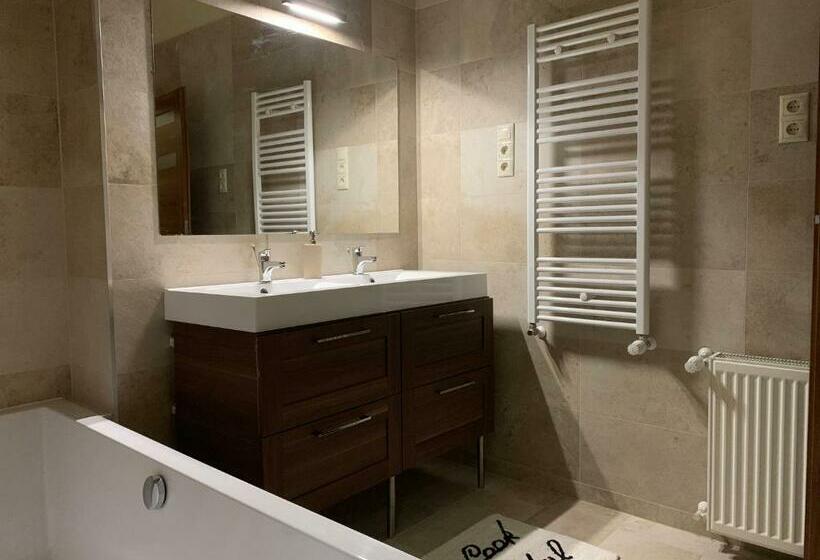 スタンダードルーム, Mayer Vendégház