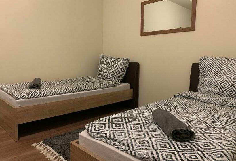 スタンダードルーム, Mayer Vendégház