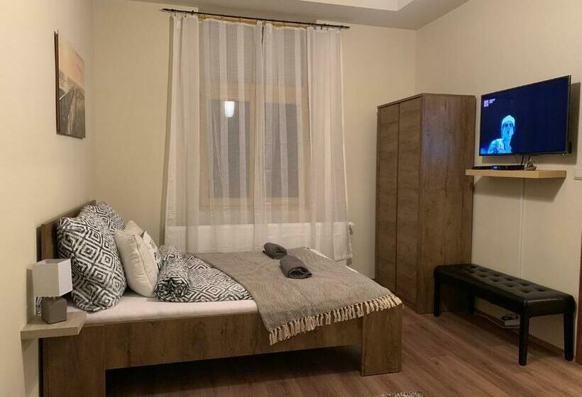 スタンダードルーム, Mayer Vendégház