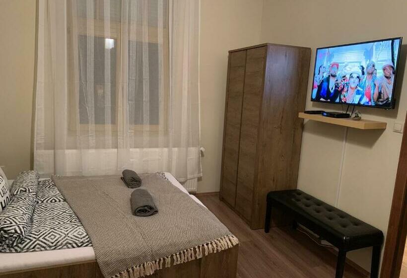 スタンダードルーム, Mayer Vendégház