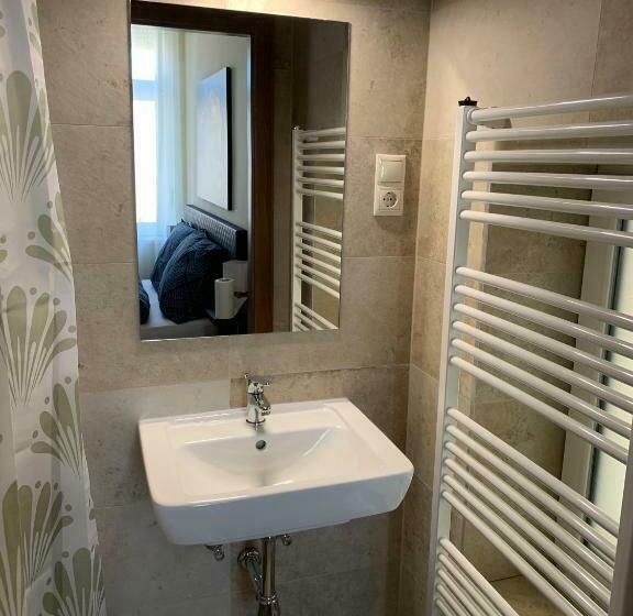 スタンダードルーム, Mayer Vendégház