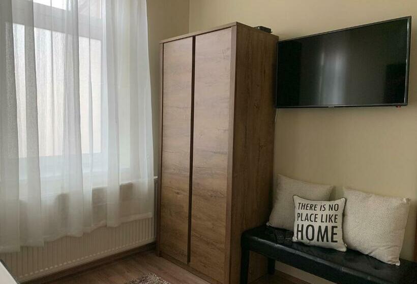 スタンダードルーム, Mayer Vendégház