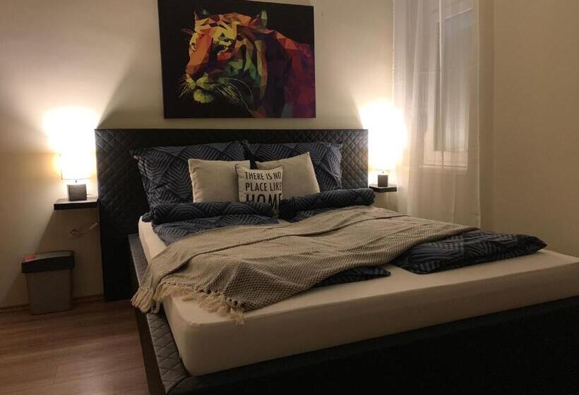 スタンダードルーム, Mayer Vendégház