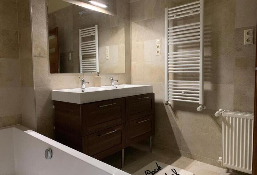 浴室共有スタンダード４人用ルーム, Mayer Vendégház