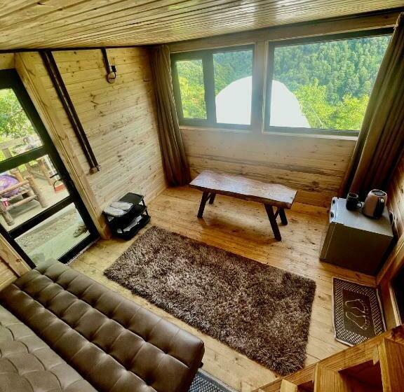 اتاق لوکس خانوادگی, Mtirala Skhivi Cottage