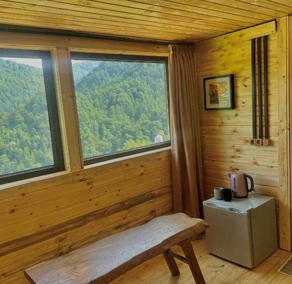 اتاق لوکس خانوادگی, Mtirala Skhivi Cottage