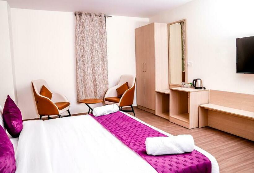 Люкс, Casa Hotel & Suites, Gachibowli, Hyderabad