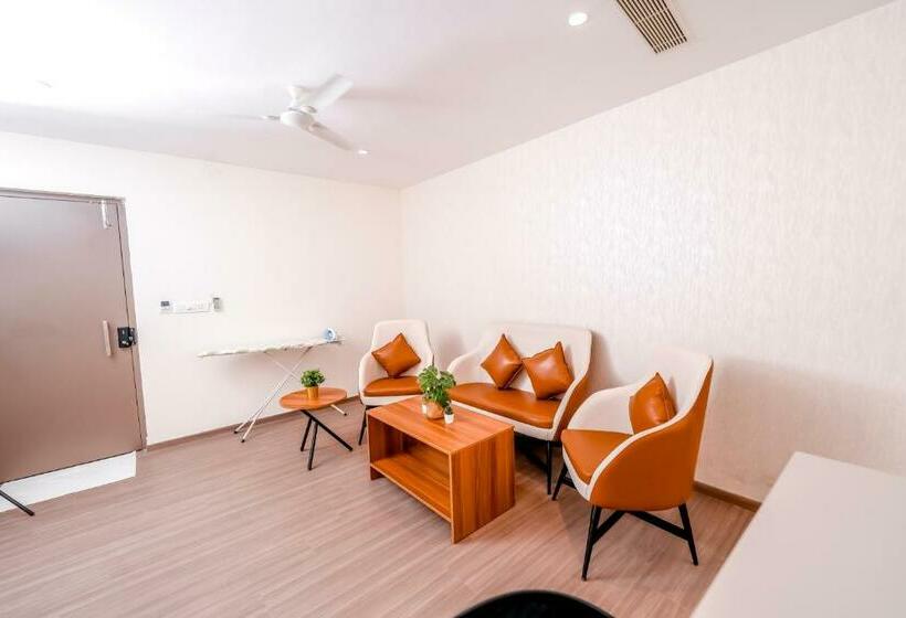 Люкс, Casa Hotel & Suites, Gachibowli, Hyderabad