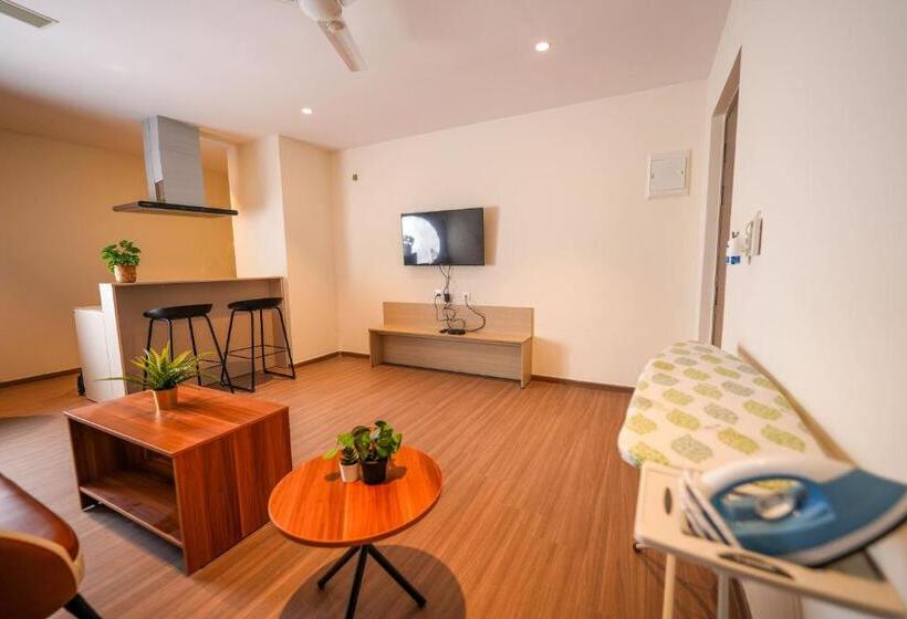 Люкс, Casa Hotel & Suites, Gachibowli, Hyderabad