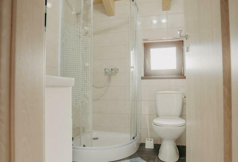 家庭间, Pensiunea Suzanne Băile Figa