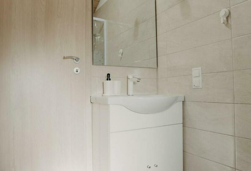 家庭间, Pensiunea Suzanne Băile Figa