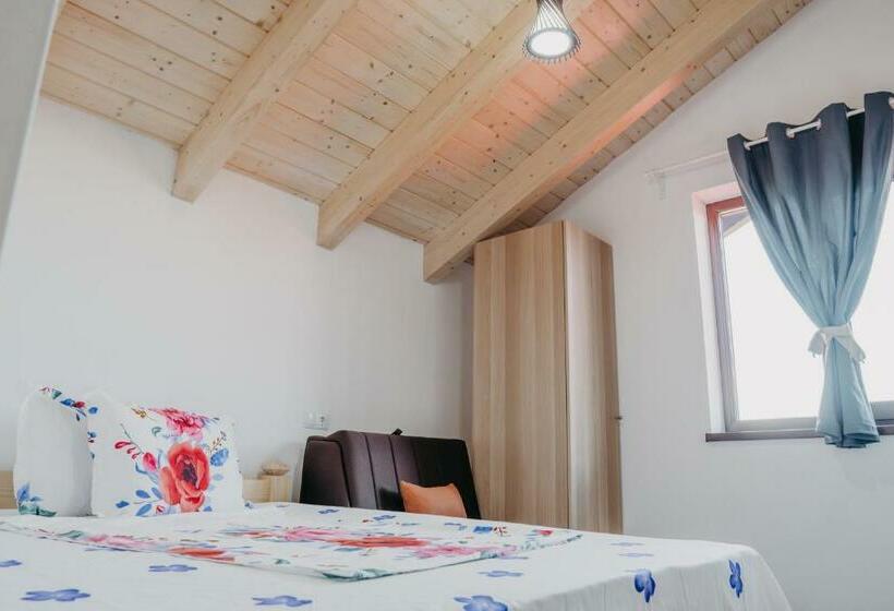 家庭间, Pensiunea Suzanne Băile Figa