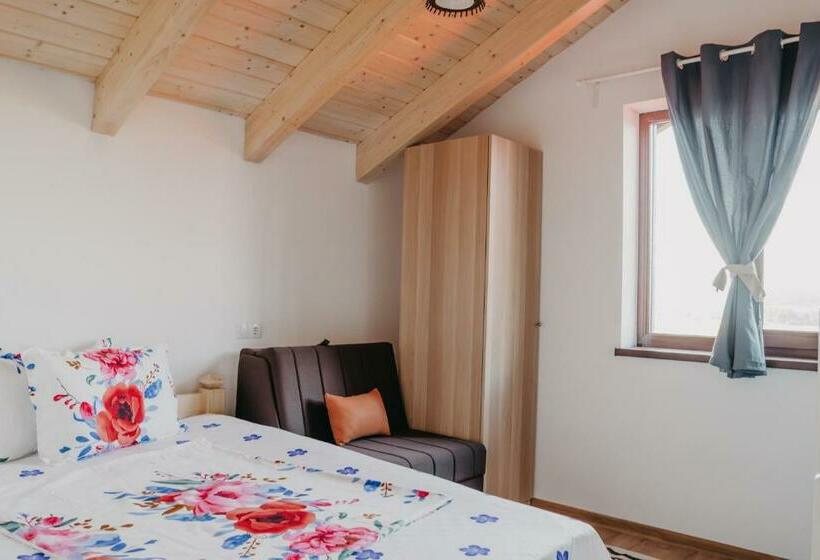 家庭间, Pensiunea Suzanne Băile Figa