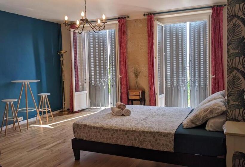 标准间, Au Dessus Des Arcades