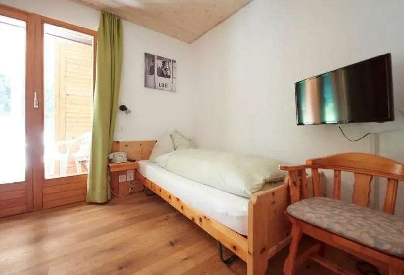 Economy Yhden Hengen Huone, Waldhaus
