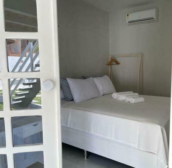 اتاق لوکس, Charlotte House