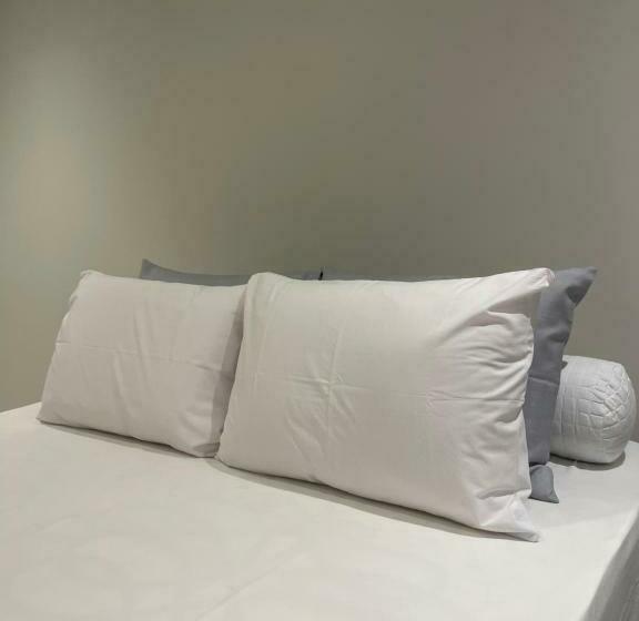 اتاق لوکس, Charlotte House