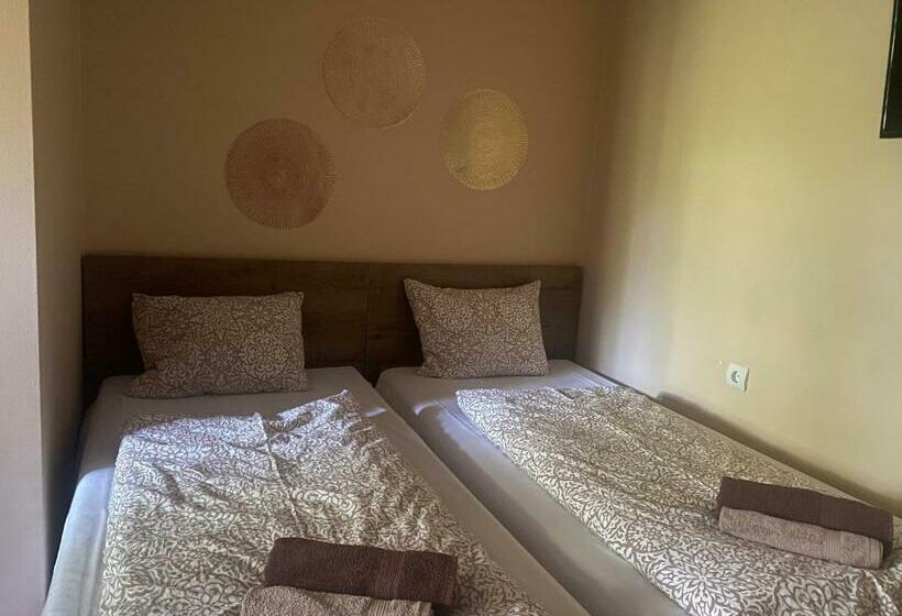 スタンダード4人部屋, Pipacs Vendégház