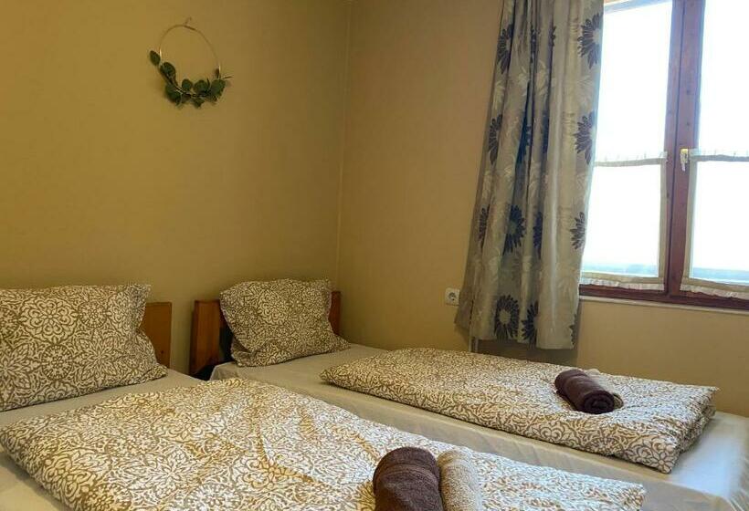 スタンダード4人部屋, Pipacs Vendégház