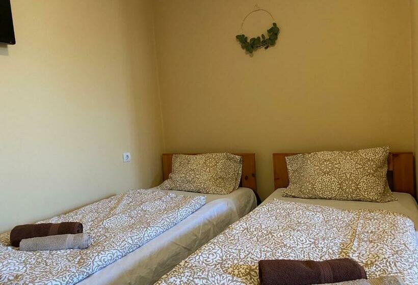 スタンダード4人部屋, Pipacs Vendégház