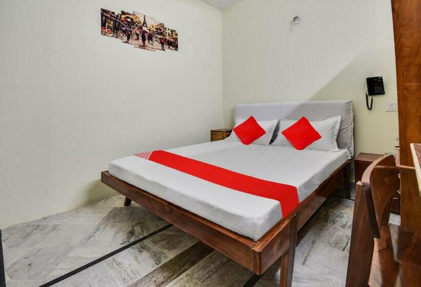 חדר קלאסי לשלושה, Oyo Flagship Hotel Azad Inn