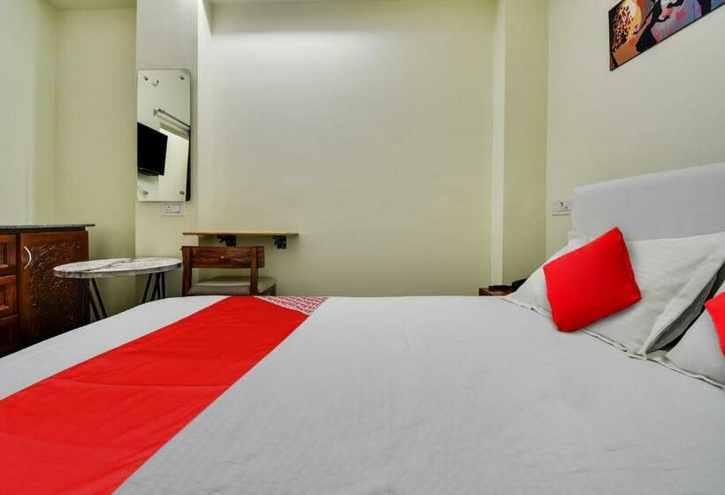 חדר קלאסי לשלושה, Oyo Flagship Hotel Azad Inn