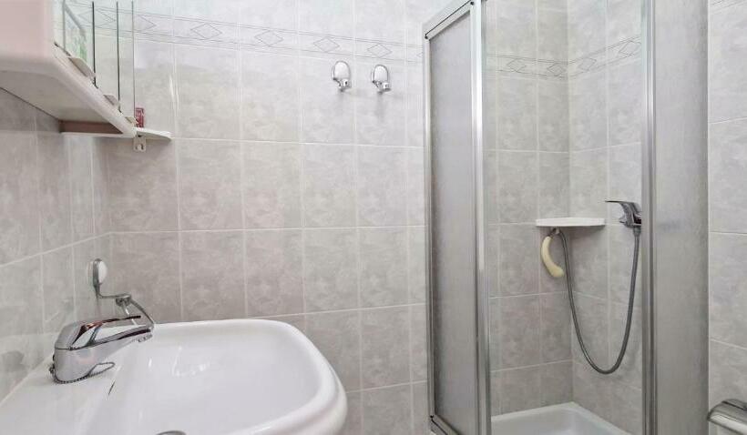 חדר סטנדרט, Cosma House