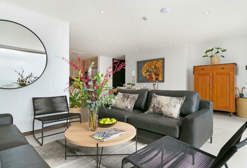 شقة 3 غرف, The Murex