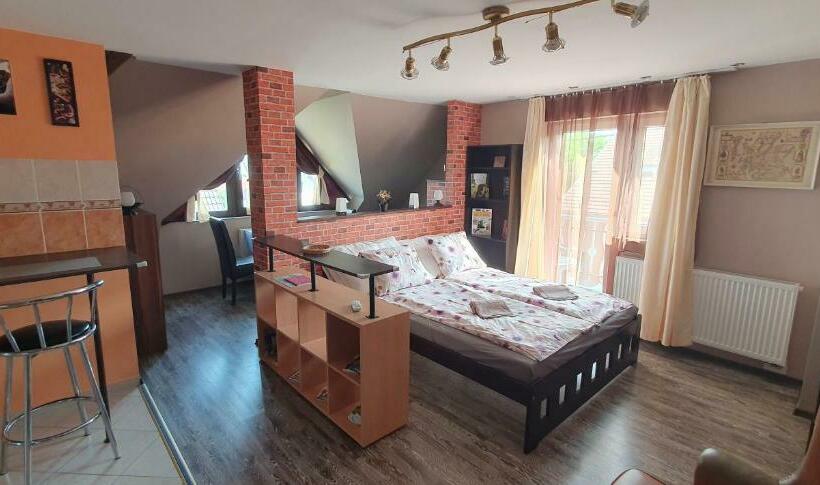 1 Bedroom Apartment Lake View, Baker Street Apartman