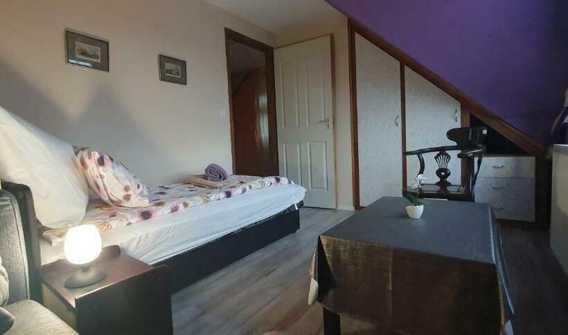 1 Bedroom Apartment Lake View, Baker Street Apartman