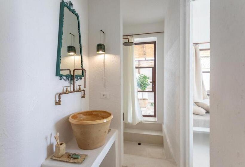 스탠다드 트리플 룸 풀장 전망, Trullo Santovia