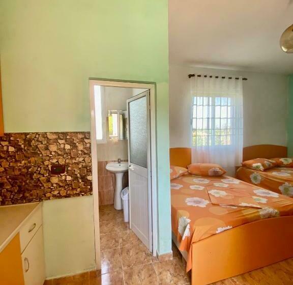 اتاق استاندارد چهار تخته, Densti