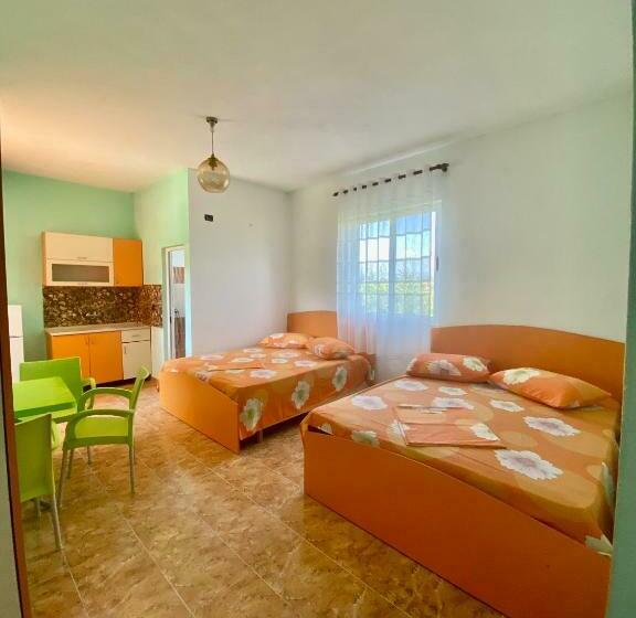 اتاق استاندارد چهار تخته, Densti