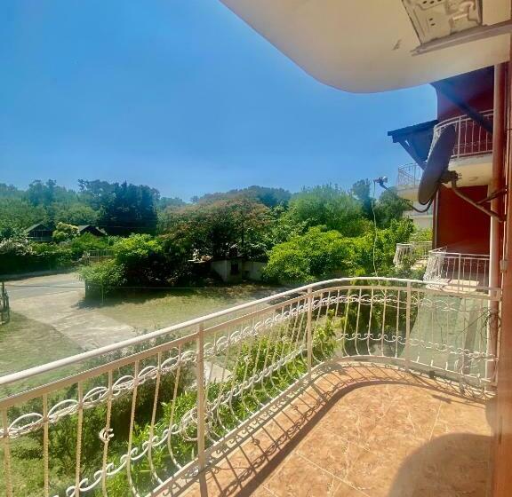 اتاق استاندارد چهار تخته, Densti