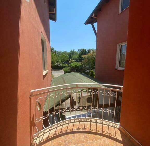 اتاق استاندارد چهار تخته, Densti