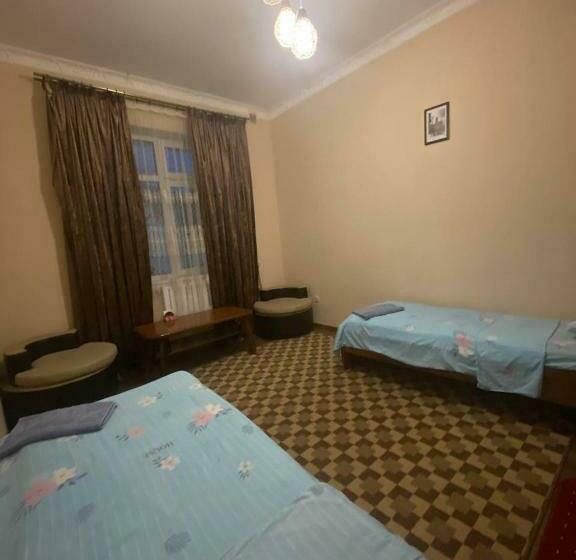 اتاق استاندارد با چشم‌انداز باغ, Sam Greenhouse Hostel