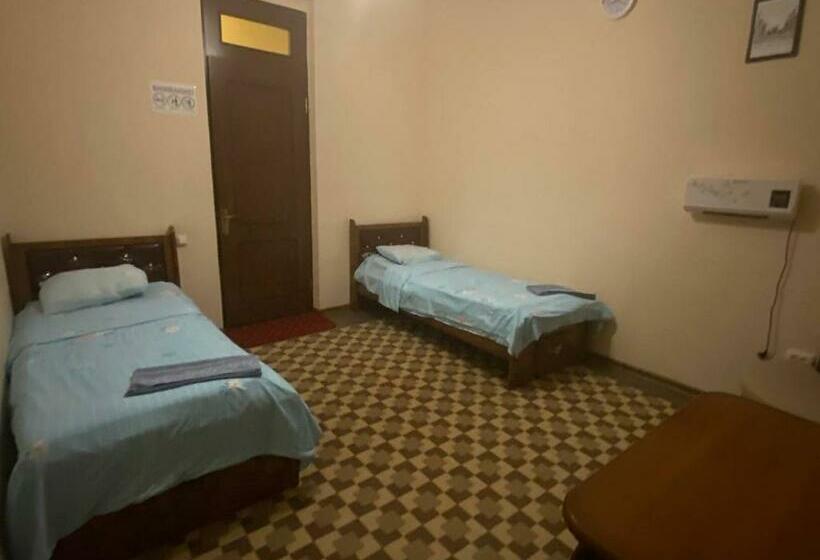 标准房带园景, Sam Greenhouse Hostel